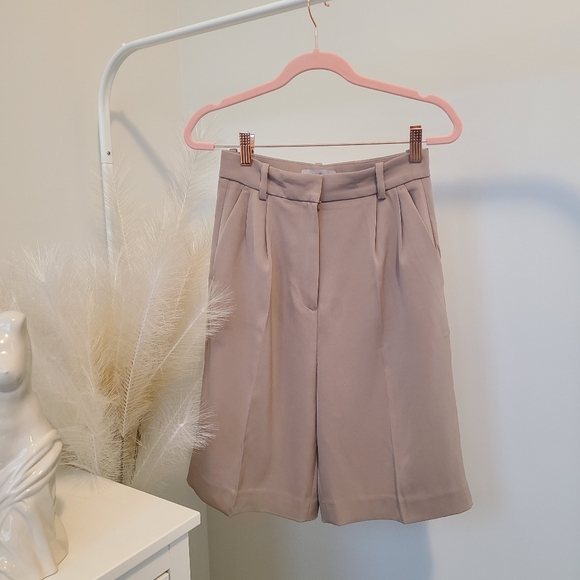 NWOT H&M Dressy Bermuda Shorts - Picture 2 of 3